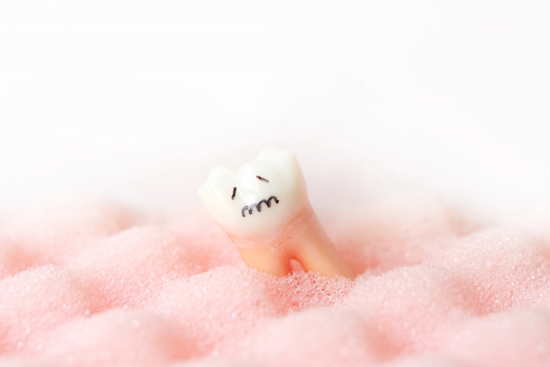 ホワイトニングをしたいのになぜ虫歯治療が必要なの？虫歯による影響とは